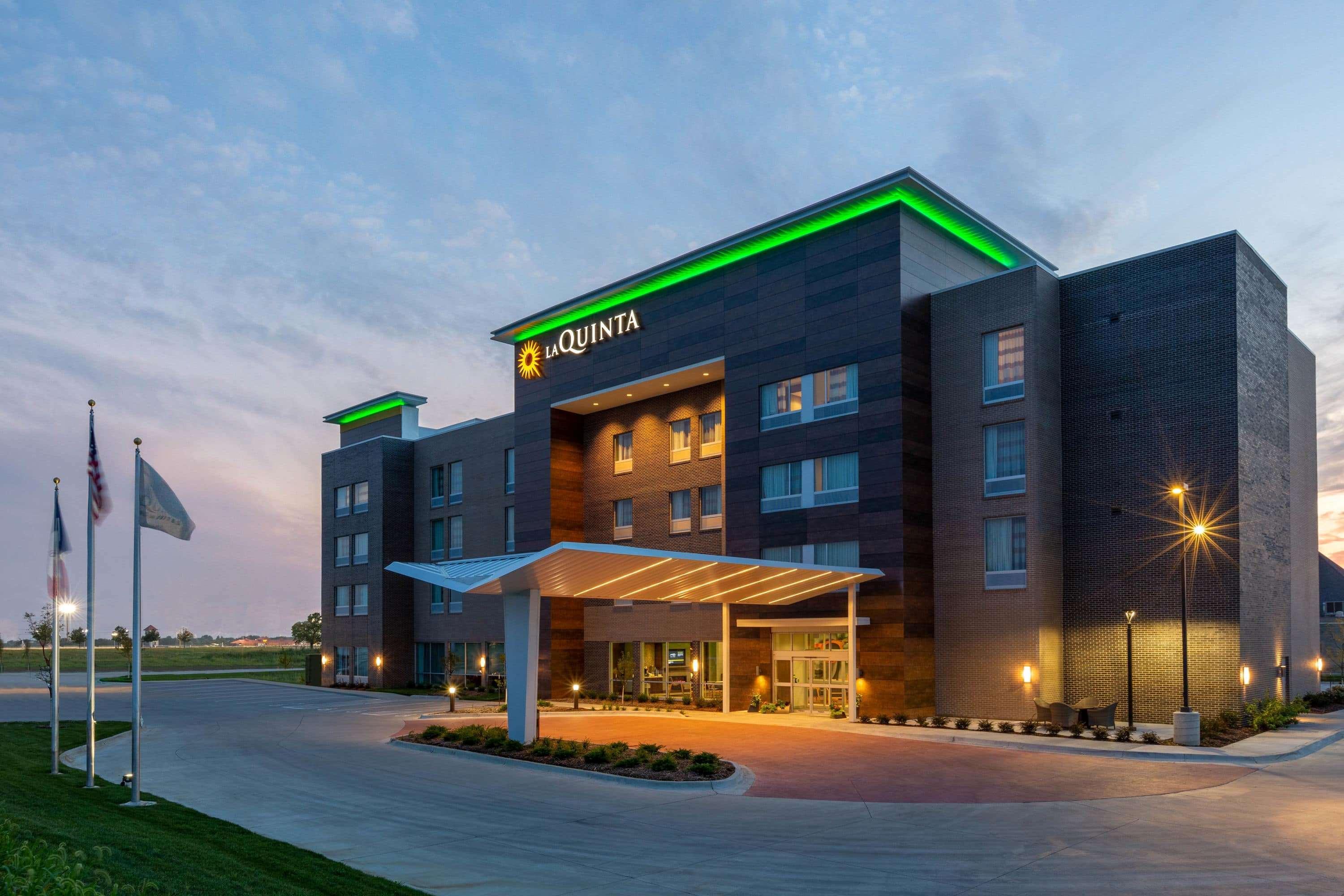 La Quinta By Wyndham Altoona Des Moines Hotel Exterior photo